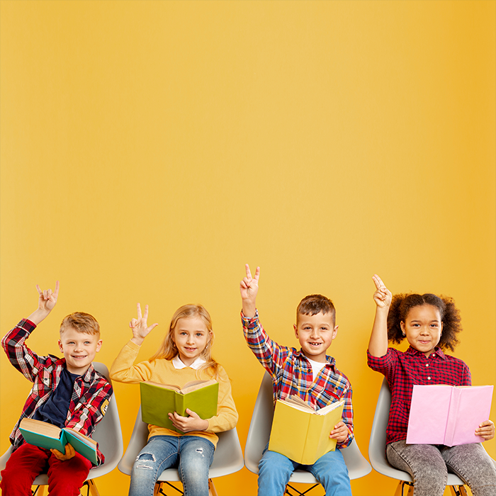 BACK TO SCHOOL: Insigne personalizate pentru întreaga clasa