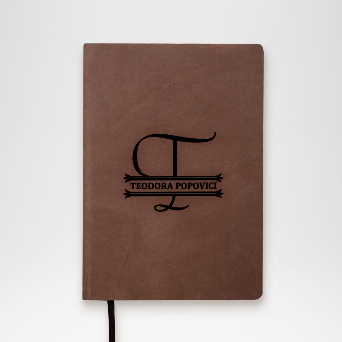 Agendă din piele personalizată cu monogramă și nume pe centru - model 2