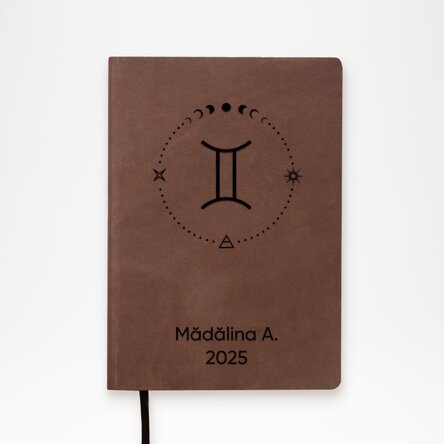 Agendă din piele personalizată cu text și zodia Gemeni