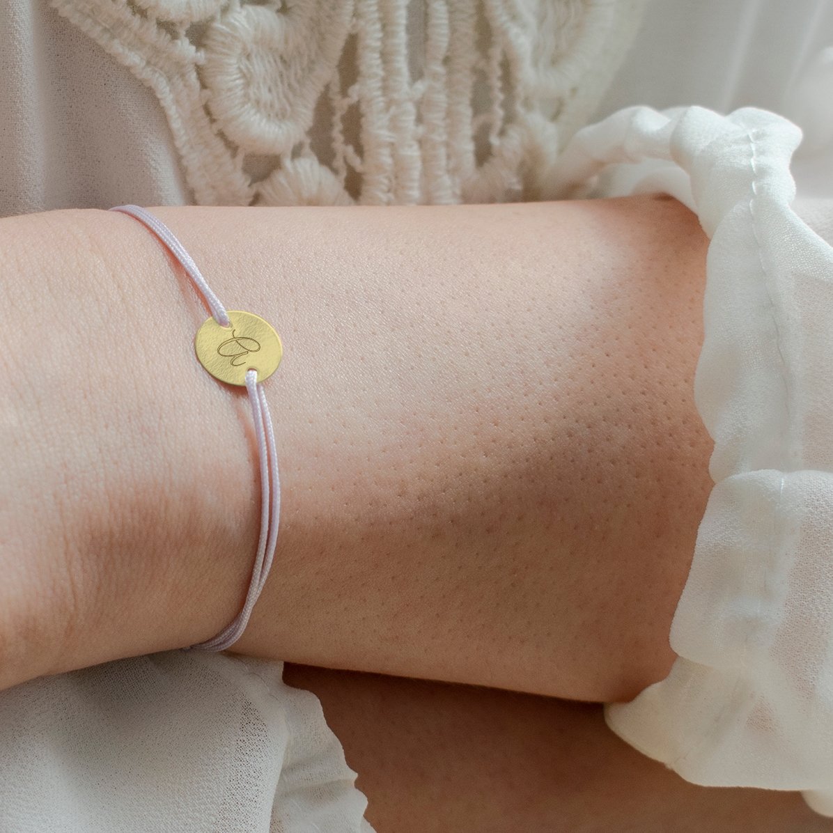 Brățară cu șnur personalizată - bănuț 10 mm - aur 14k - model inițială 3