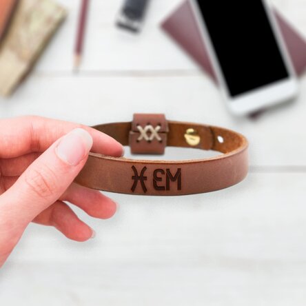 Brățară din piele personalizată cu inițiale și zodia Pești