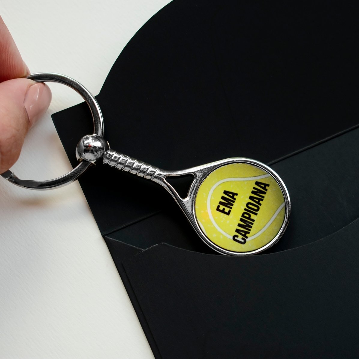 Breloc în formă de rachetă de tenis personalizat cu text - Campion