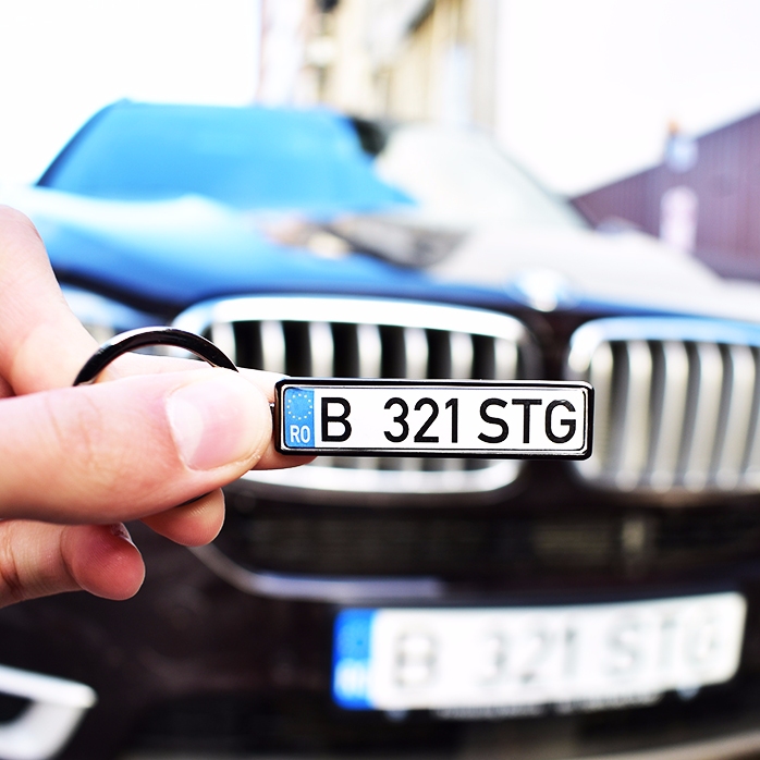 Breloc personalizat cu număr auto