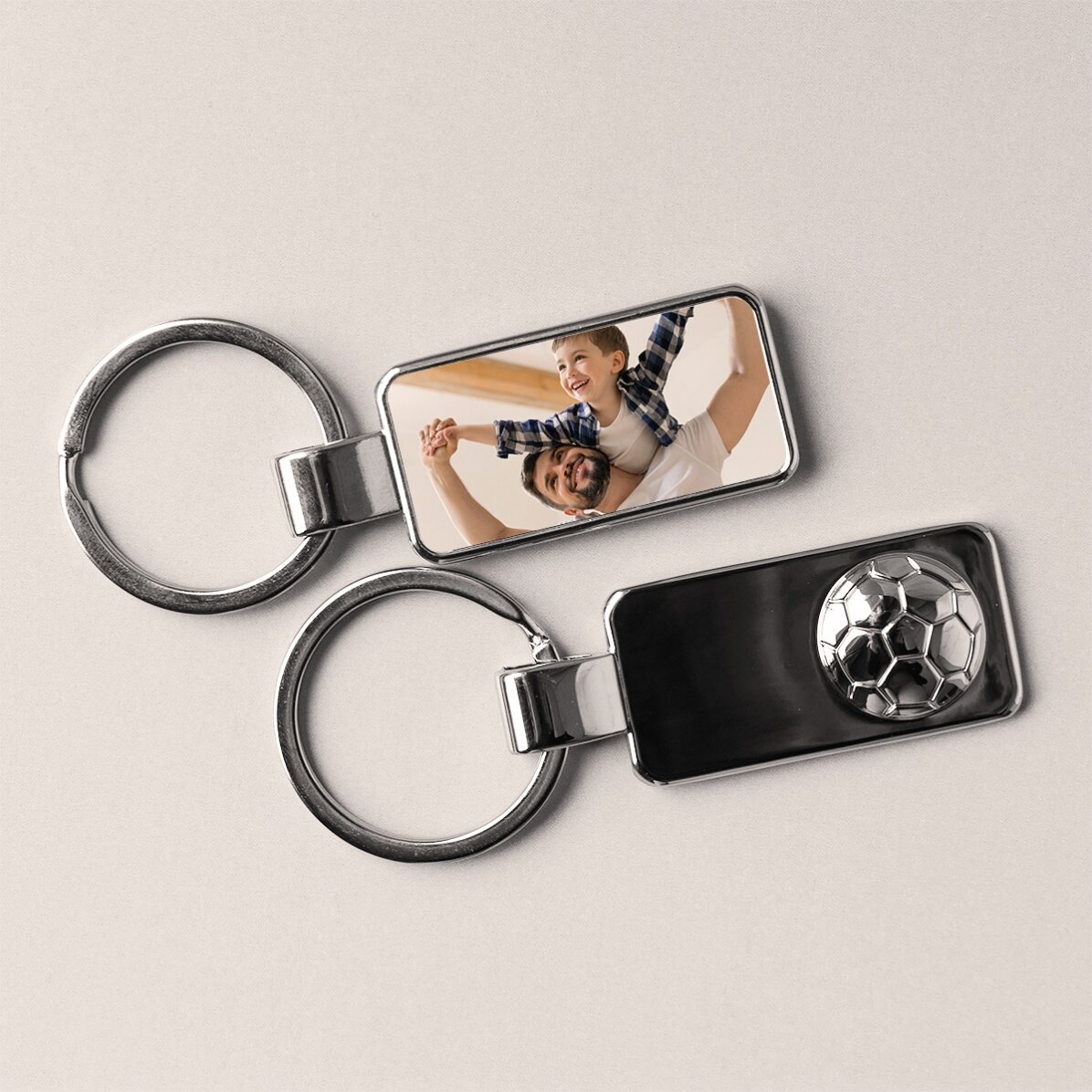 Breloc personalizat cu o poză - model fotbal