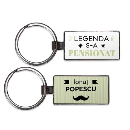 Breloc personalizat cu text - Legendă pensionată