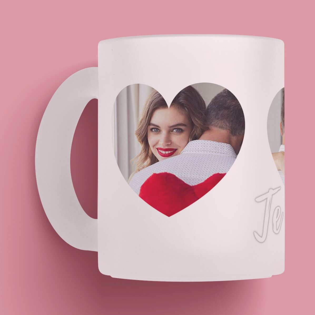 Cană sticlă mată personalizată cu 3 poze în formă de inimă - Te iubesc! 