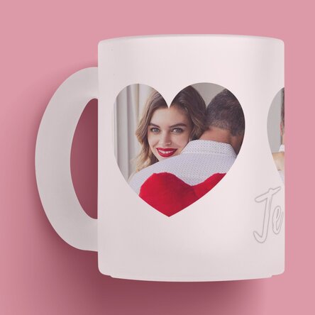 Cană sticlă mată personalizată cu 3 poze în formă de inimă - Te iubesc! 