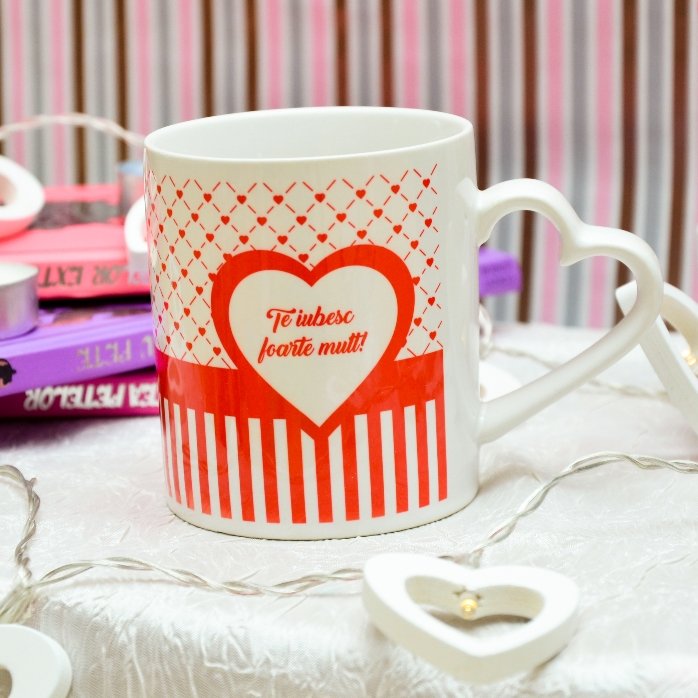 Cană personalizată #love cu o poză și text - model toartă în formă de inimă 