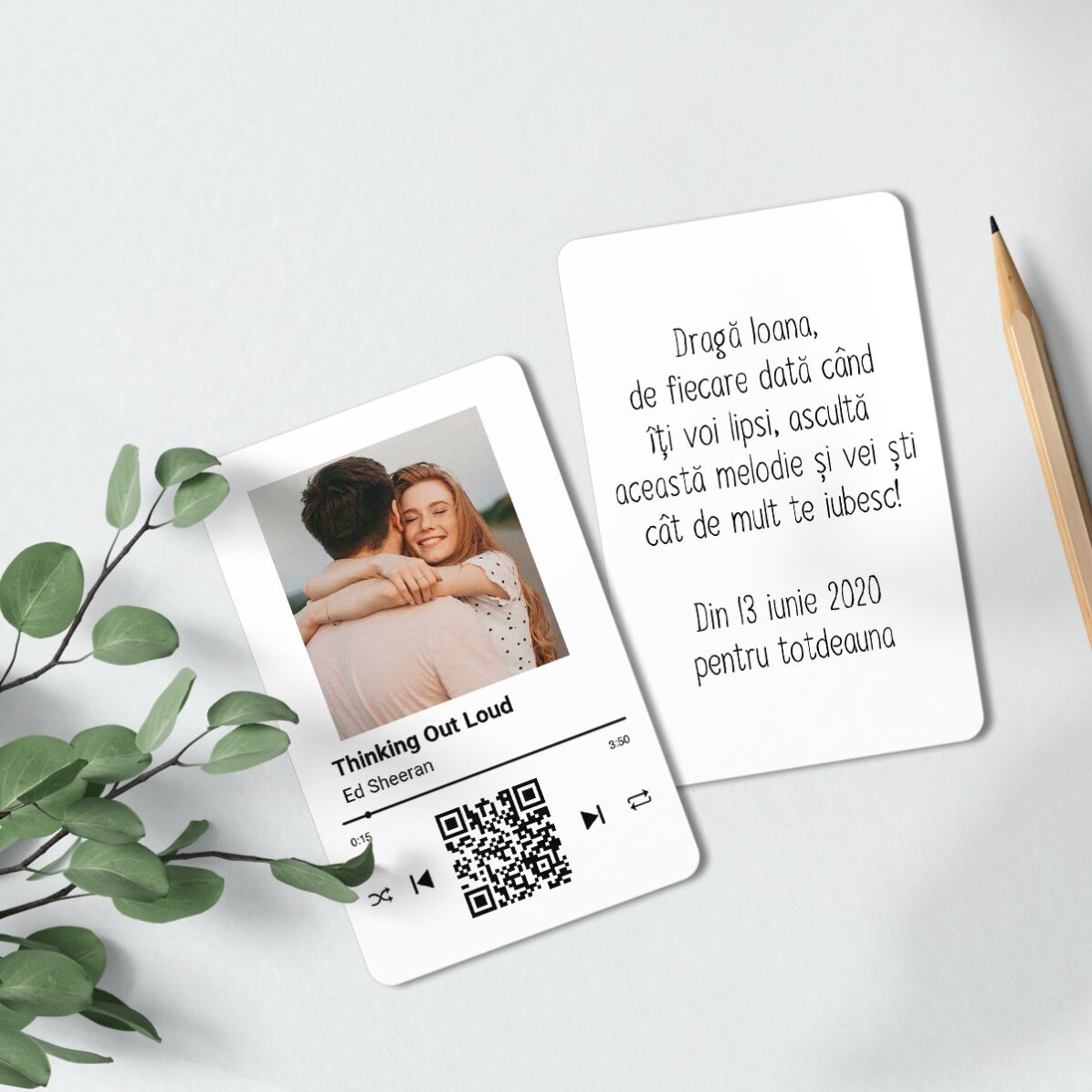 Card aluminiu personalizat față-verso cu o poză, mesaj și cod QR - Melodia noastră
