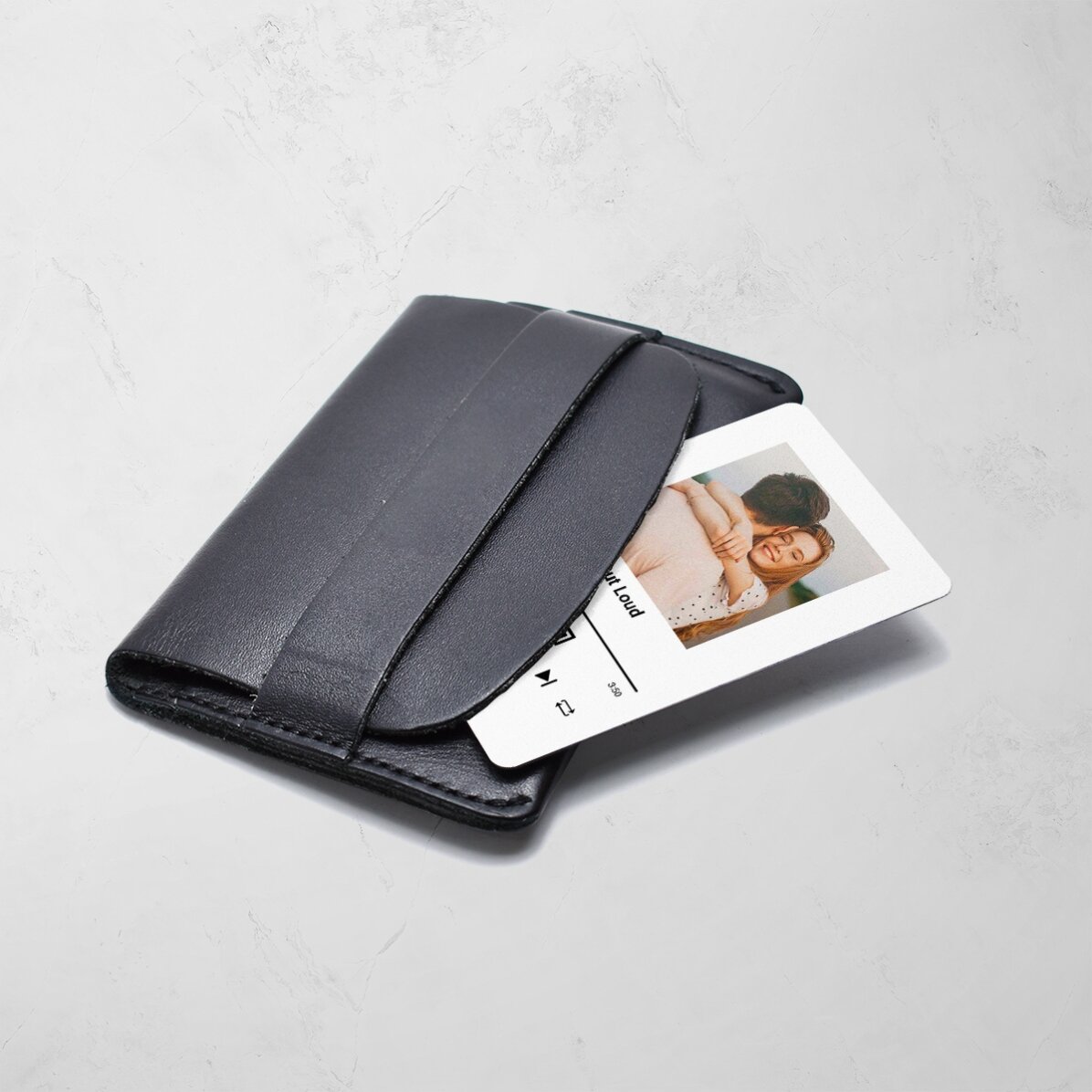 Card aluminiu personalizat față-verso cu o poză, mesaj și cod QR - Melodia noastră