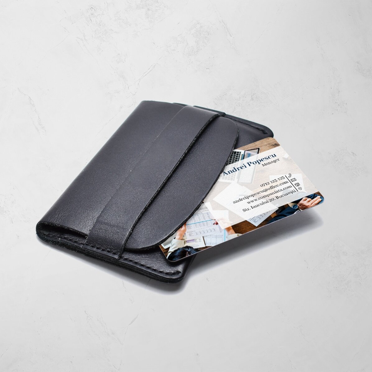 Carte de vizită aluminiu personalizată față-verso cu cod QR și o fotografie