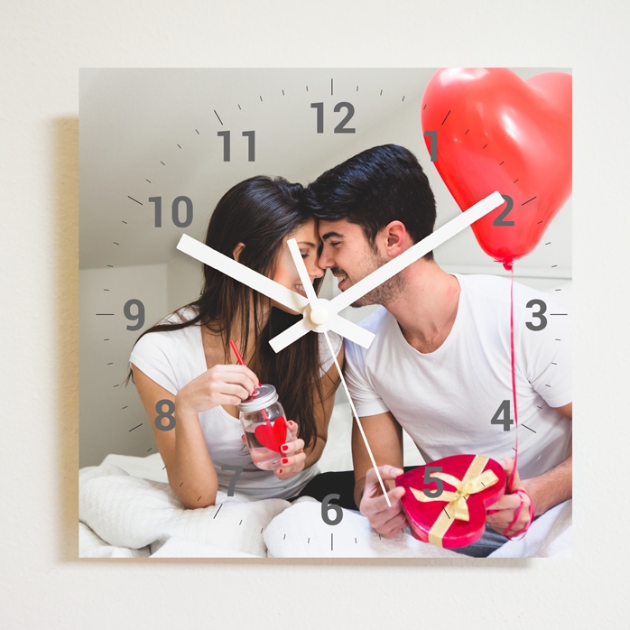 Ceas pătrat personalizat cu o poză și cifre