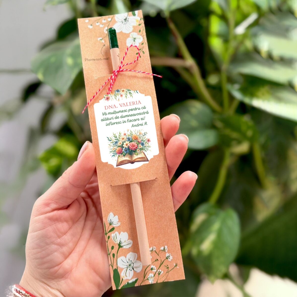 Creion plantabil personalizat cu text pentru profesoară / educatoare