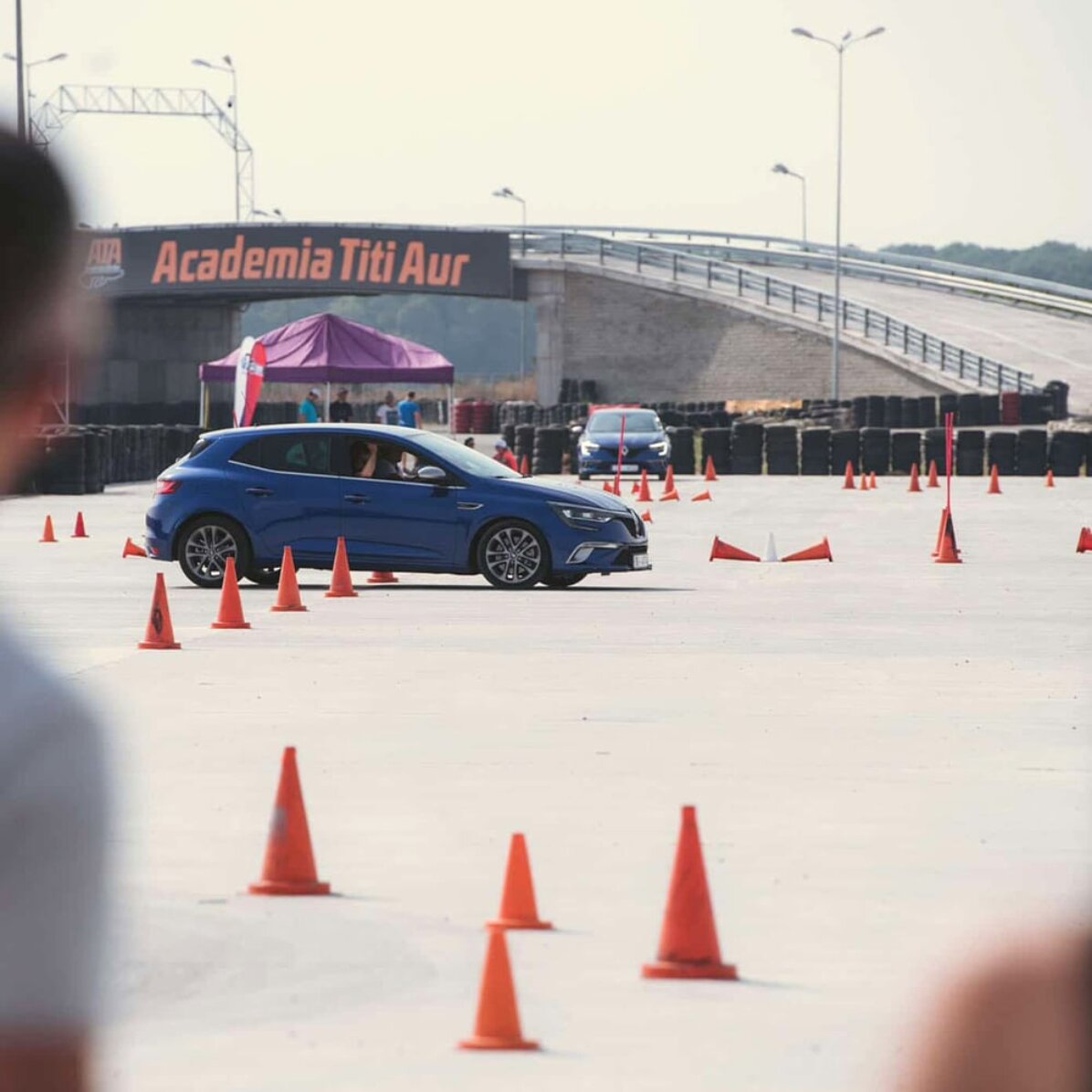 Curs conducere defensivă Nivel 1 la Academia Titi Aur