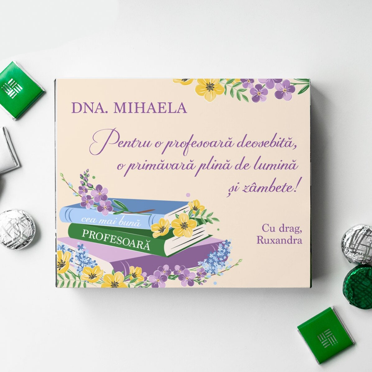 Cutie de bomboane personalizată cu text și nume pentru profesoare