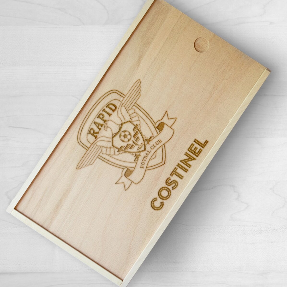 Cutie de cadou din lemn FC Rapid personalizată cu nume