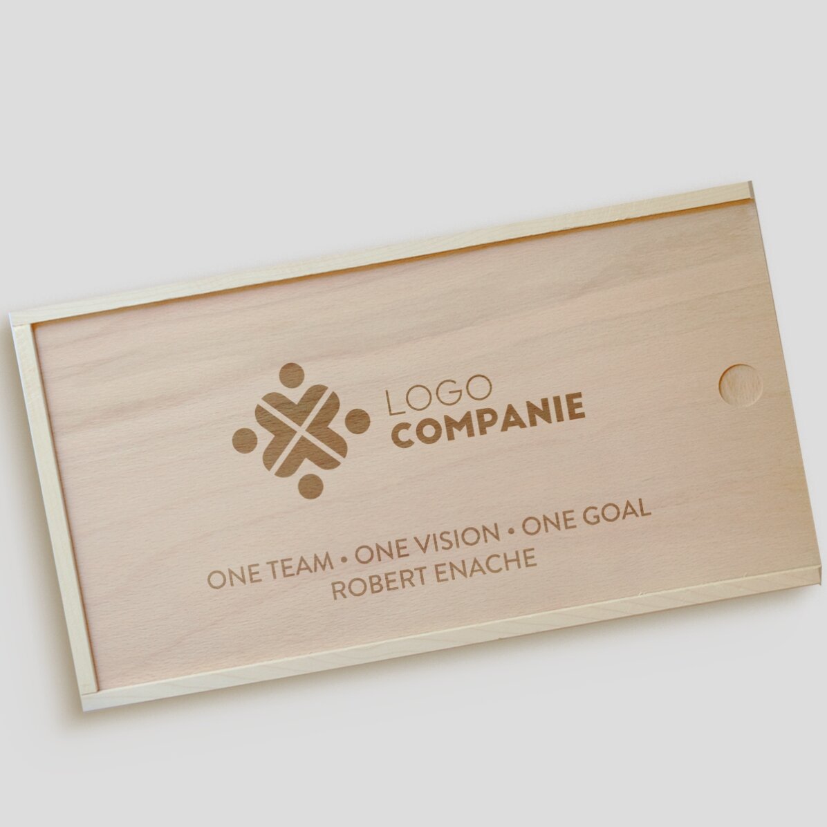 Cutie de cadou personalizată din lemn cu logo și text