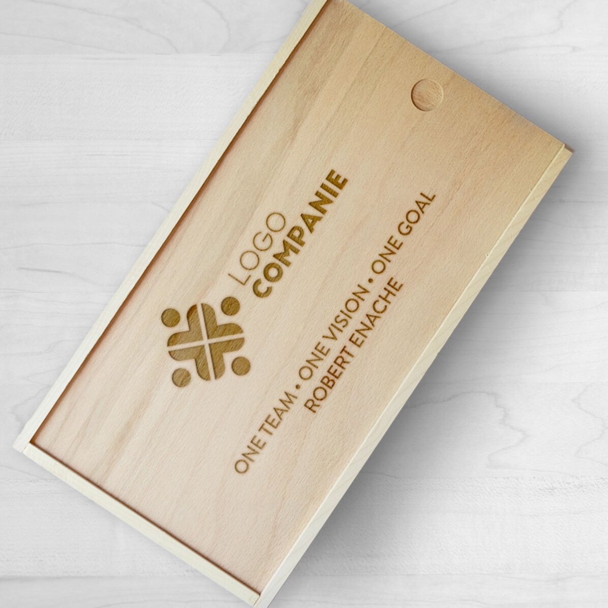 Cutie de cadou personalizată din lemn cu logo și text