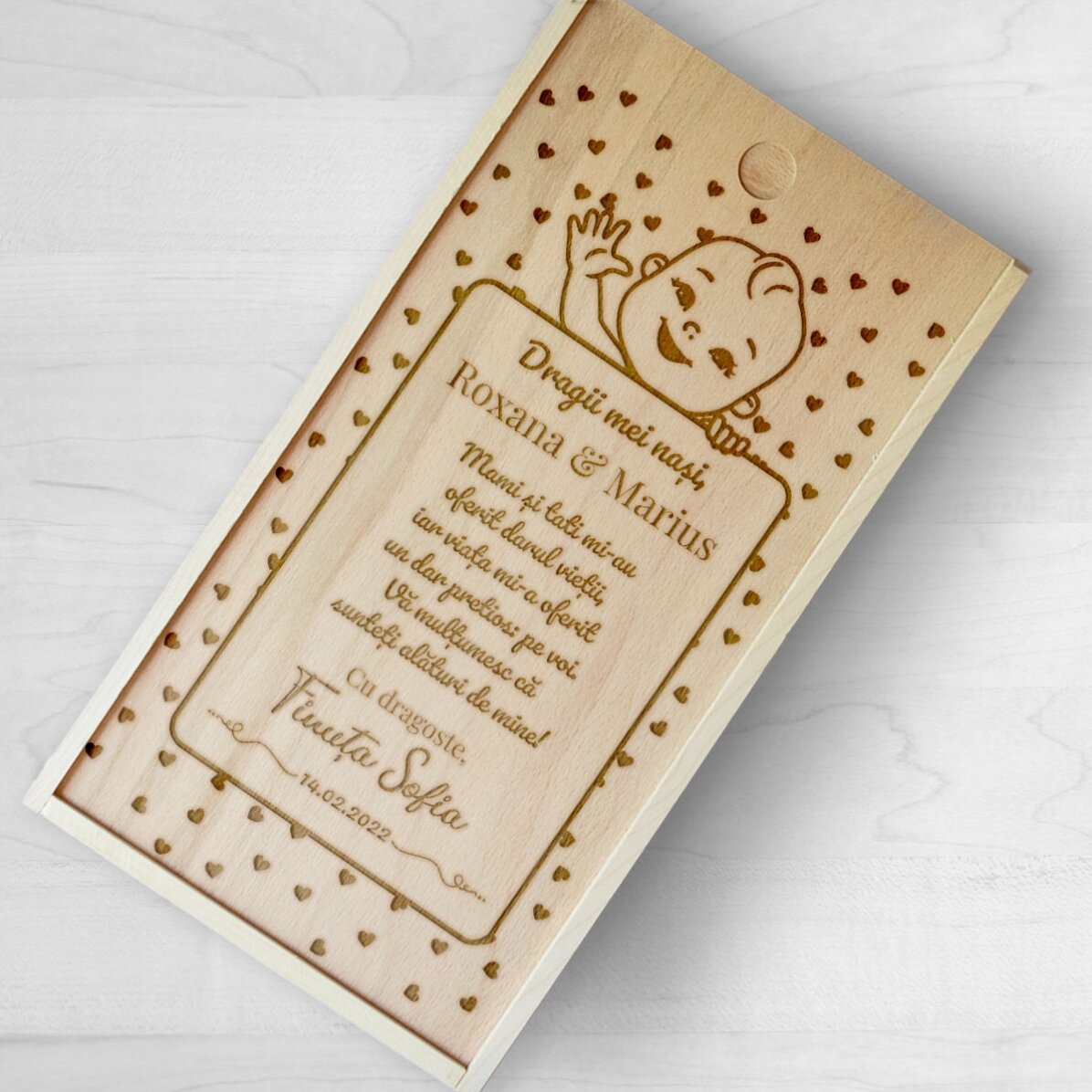 Cutie de cadou personalizată din lemn cu mesaj de mulțumire pentru nașii de botez