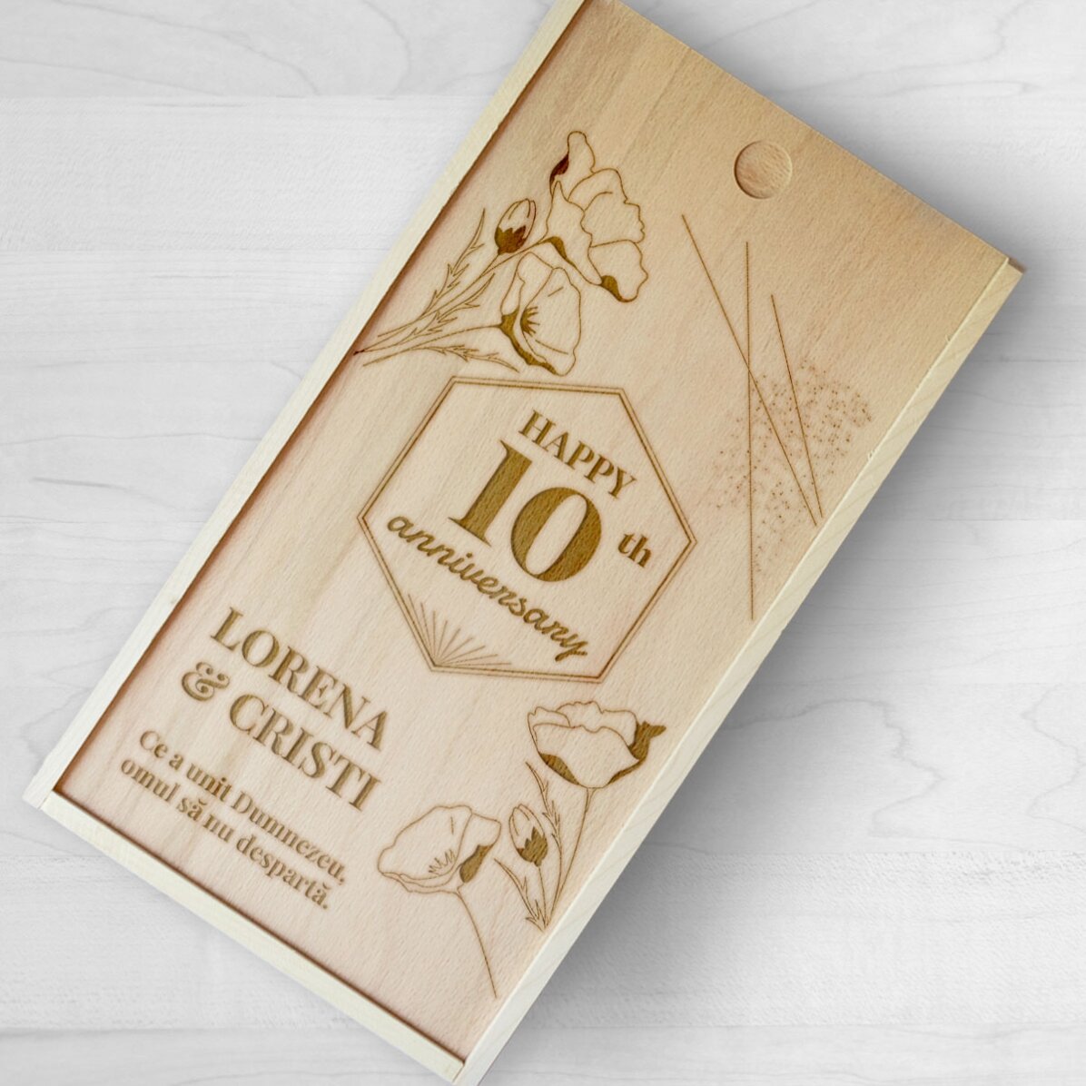 Cutie de cadou personalizată din lemn cu mesaj - Happy anniversary