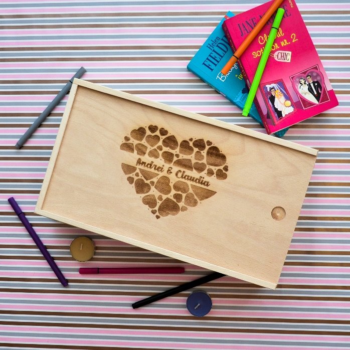 Cutie de cadou personalizată din lemn cu numele voastre 