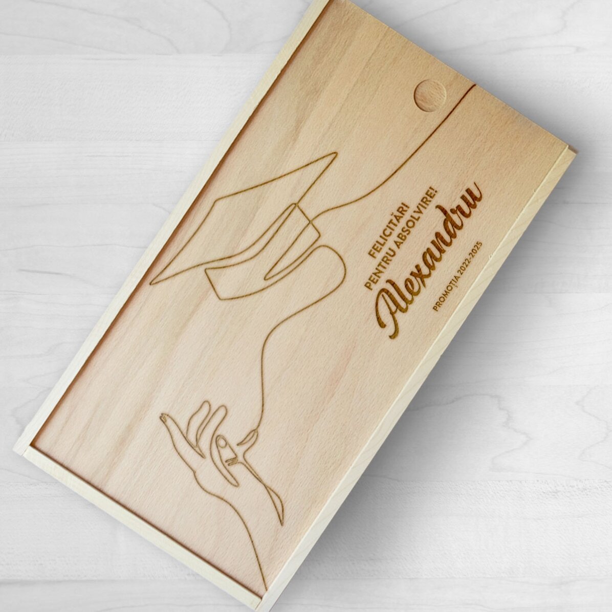 Cutie de cadou personalizată din lemn - Felicitări pentru absolvire!