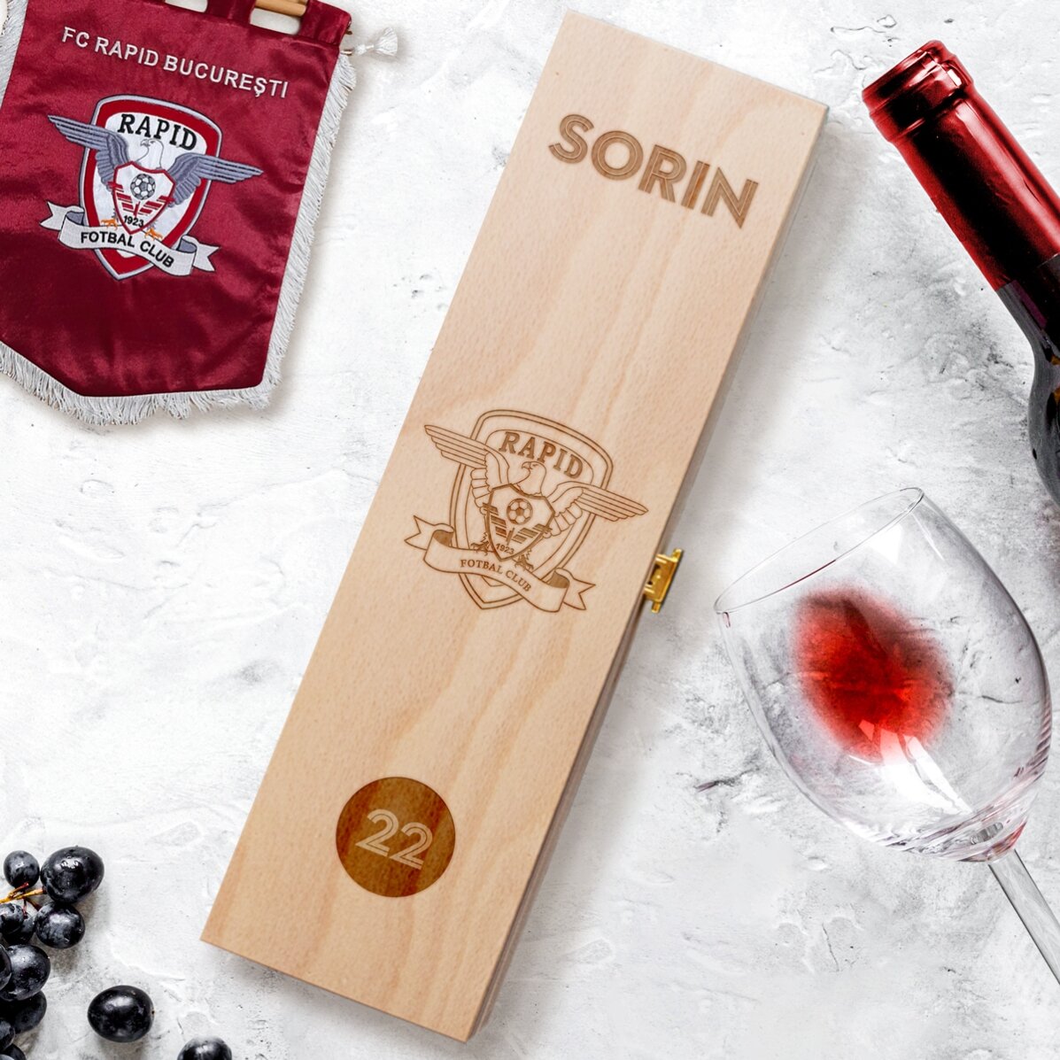 Cutie de vin FC Rapid personalizată cu nume și număr