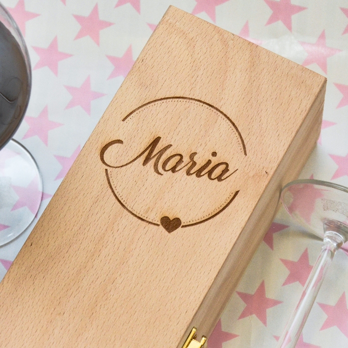 Cutie de vin personalizată cu nume și text