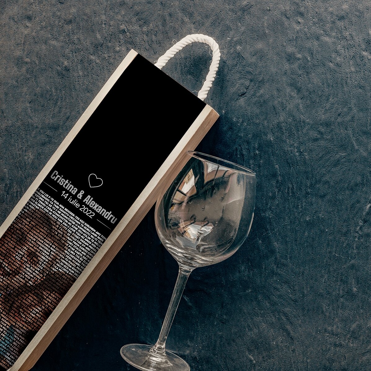 Cutie de vin personalizată cu poză și text - Te iubesc în 100 de limbi