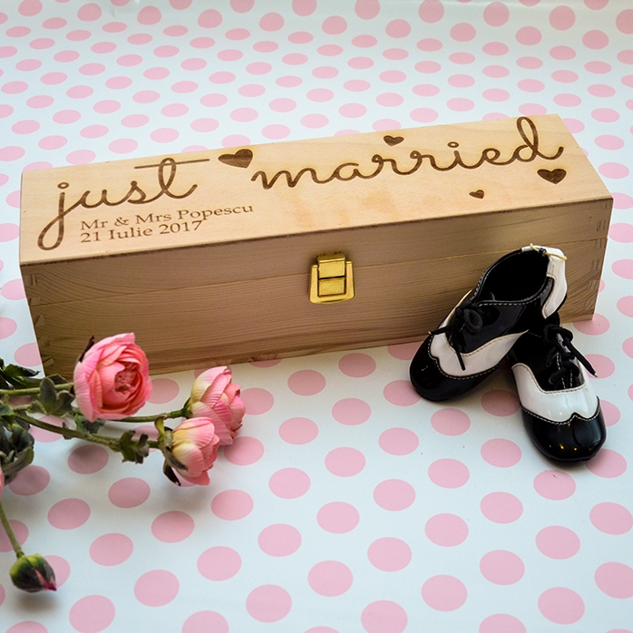 Cutie de vin personalizată - just married