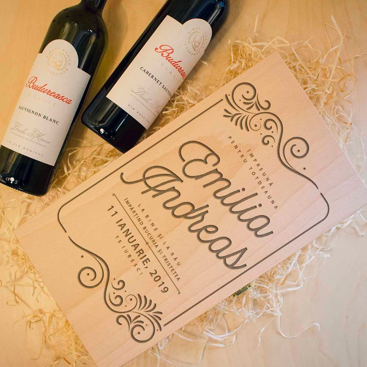 Cutie de vin personalizată pentru două sticle - Mesaj pentru miri