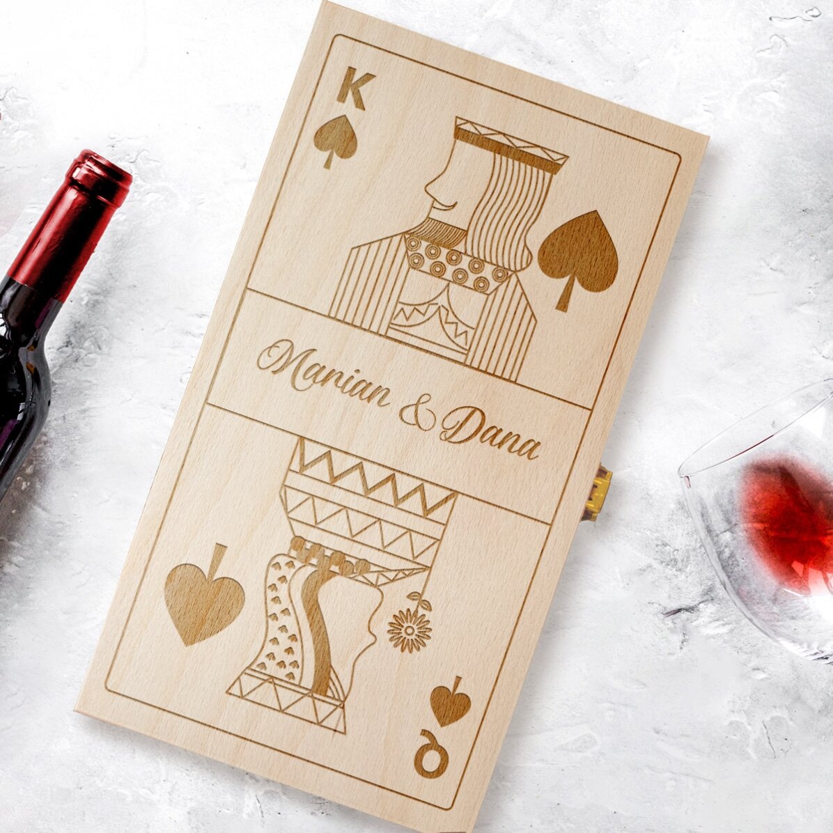 Cutie de vin personalizată pentru două sticle - model cărți de joc