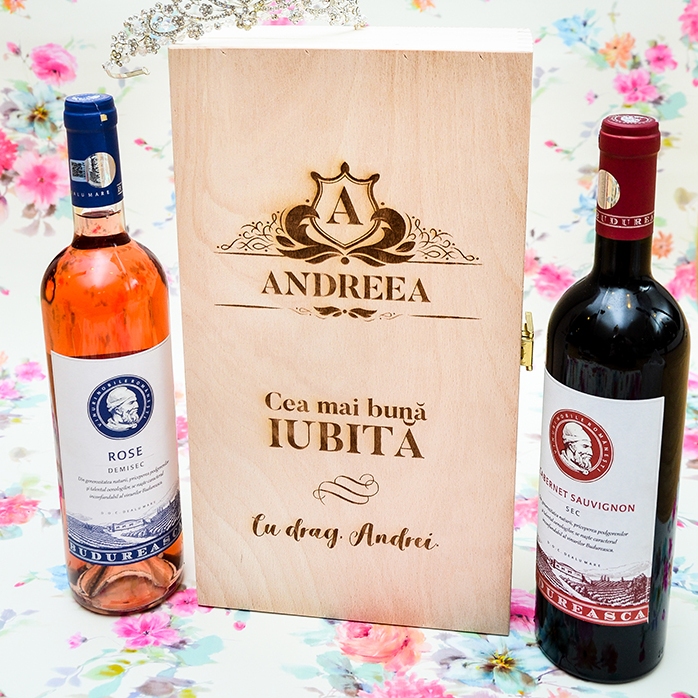 Cutie de vin personalizată pentru două sticle - model nume vintage