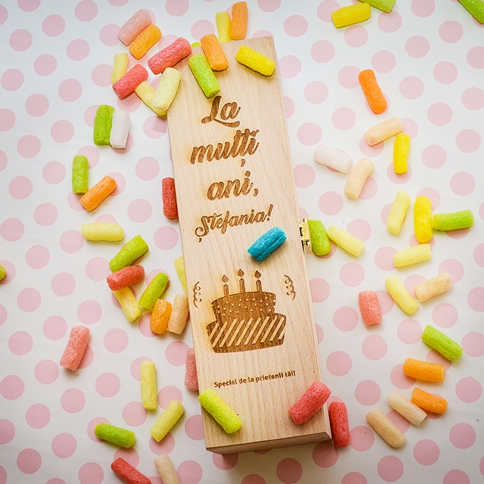 Cutie de vin personalizată - Tort Aniversar