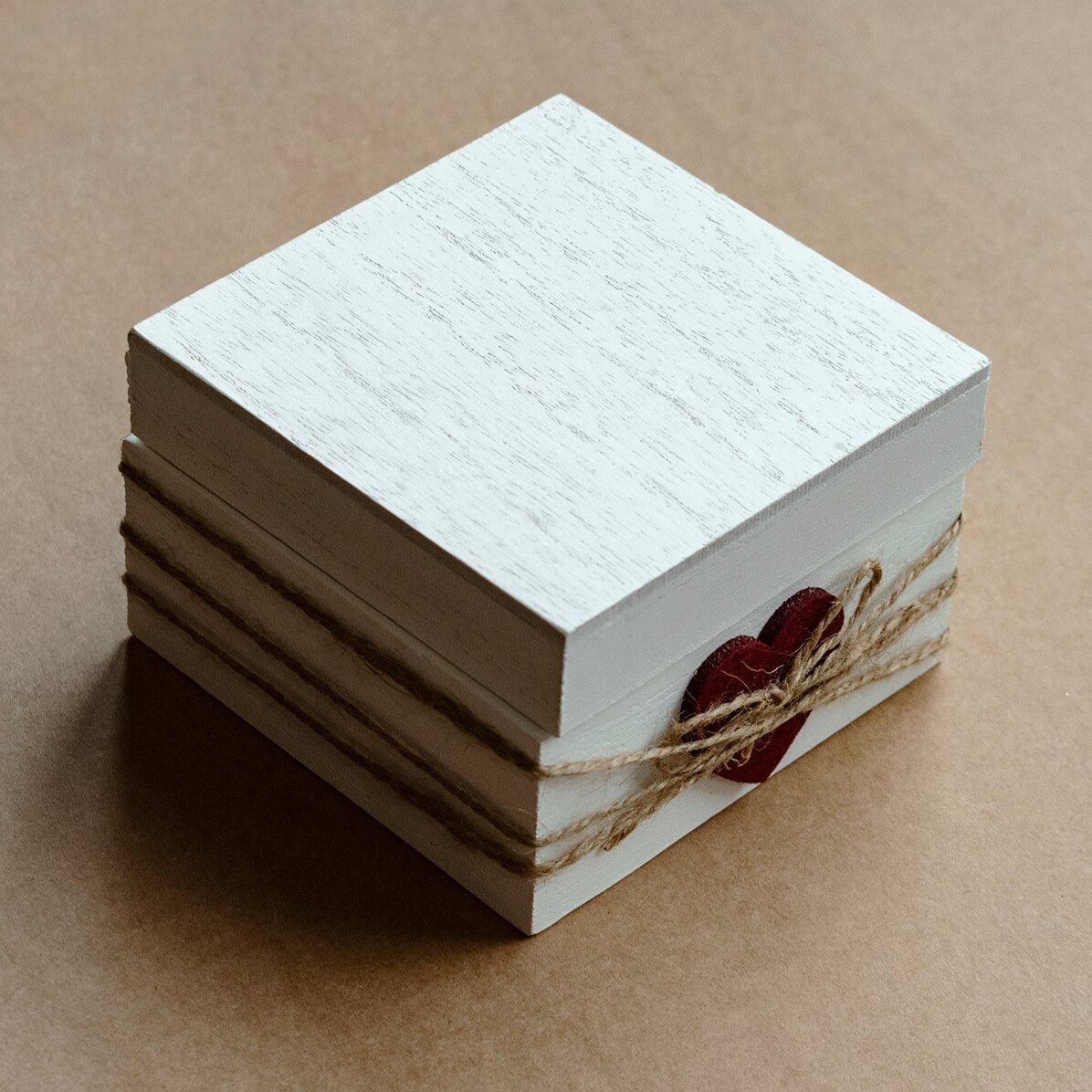 Cutiuță din lemn cu inimă 