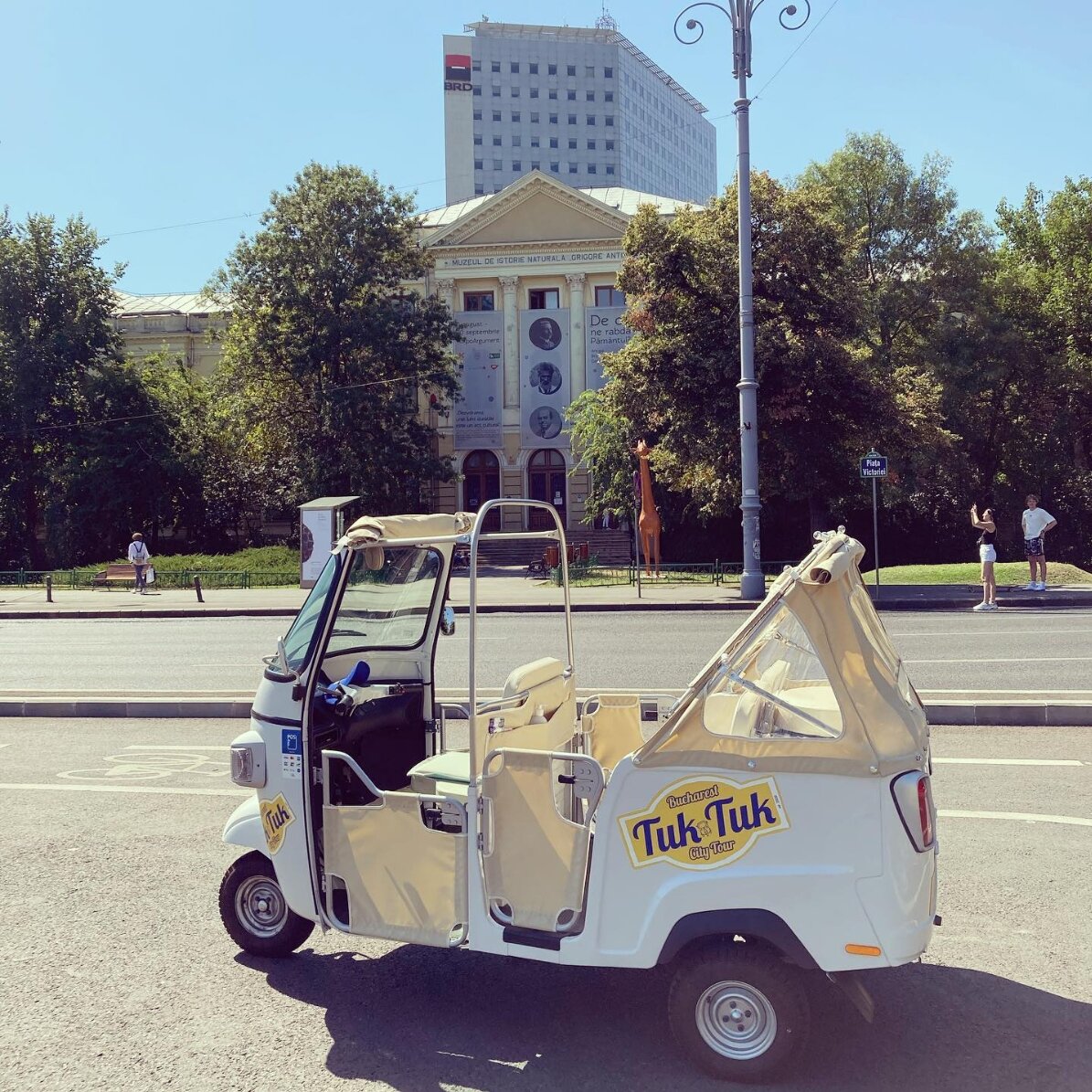 Experiență cadou - Tur privat cu TukTuk-ul în București