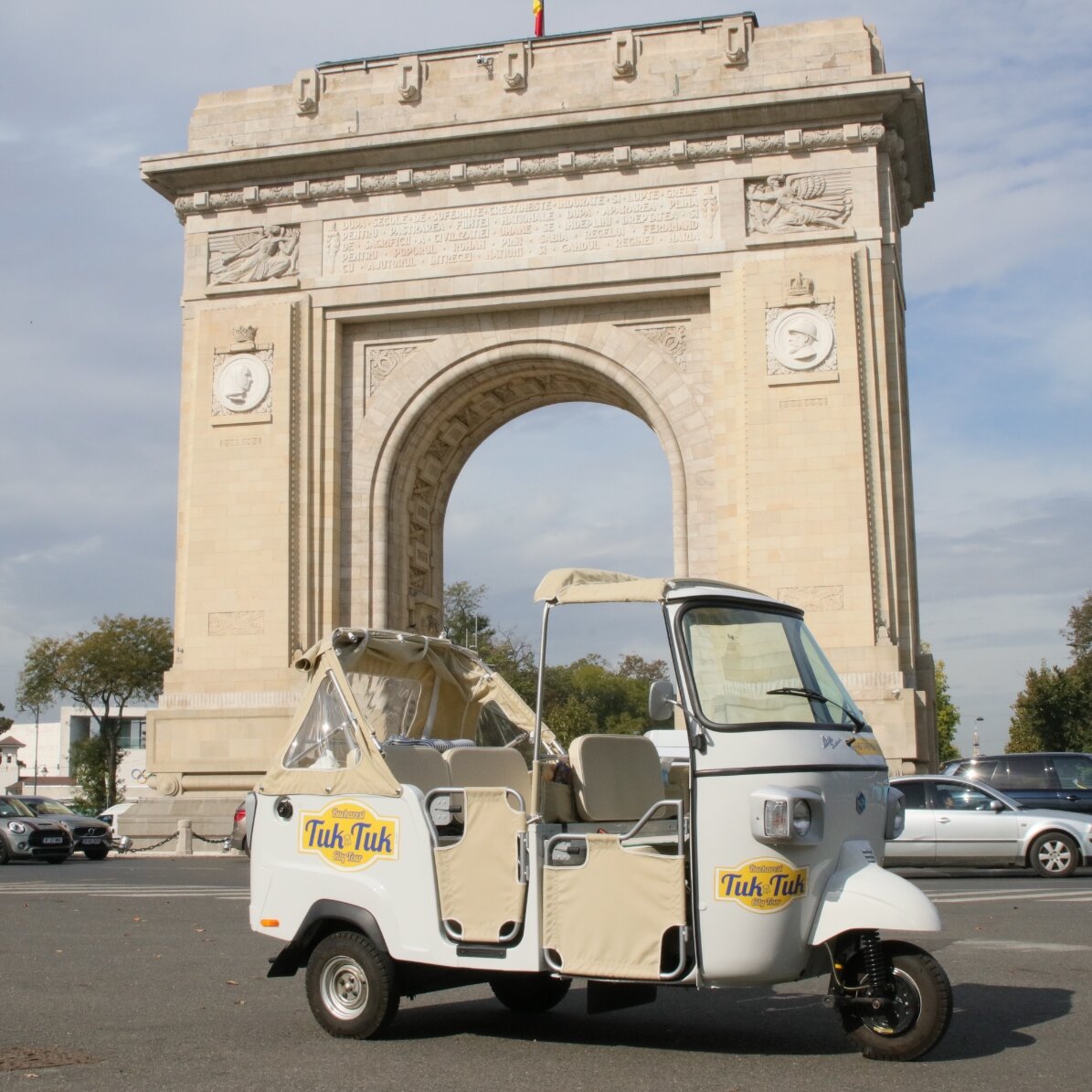 Experiență cadou - Tur privat cu TukTuk-ul în București
