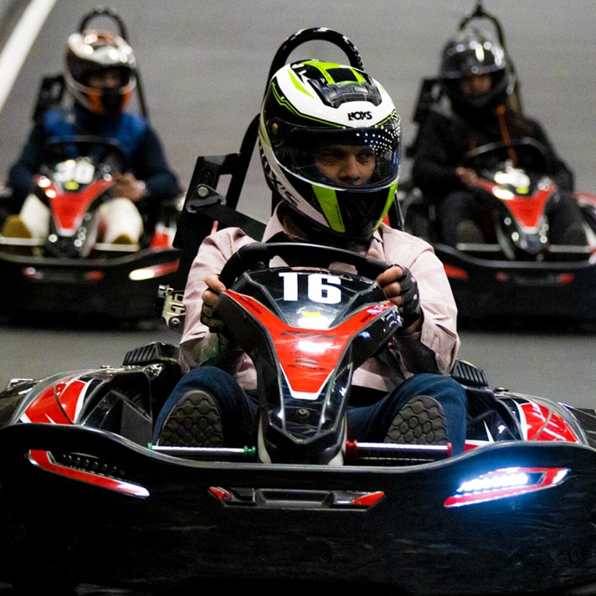 Experiență cadou plină de adrenalină - Sesiuni de Karting indoor în București
