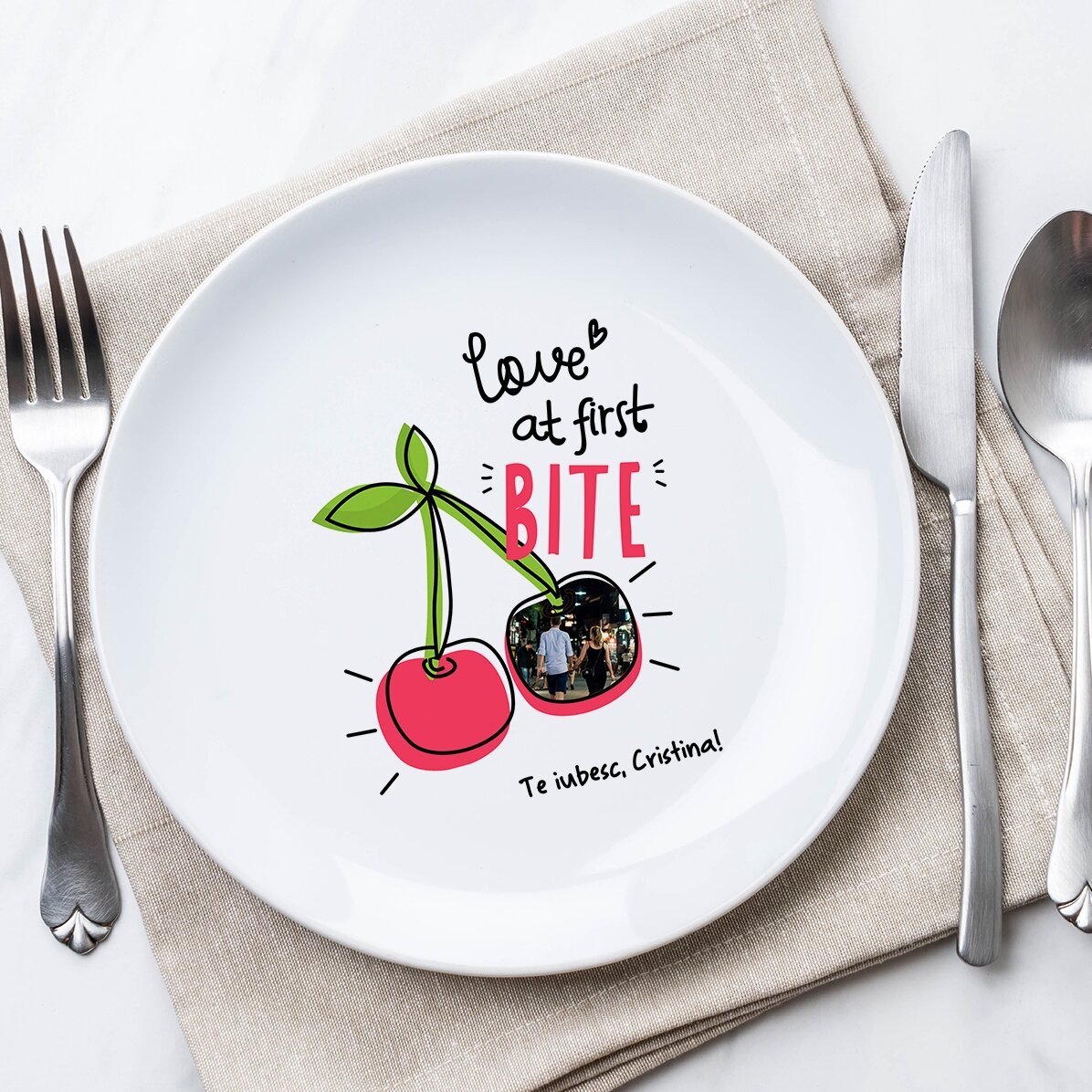 Farfurie personalizată cu poză și text - Love at first bite