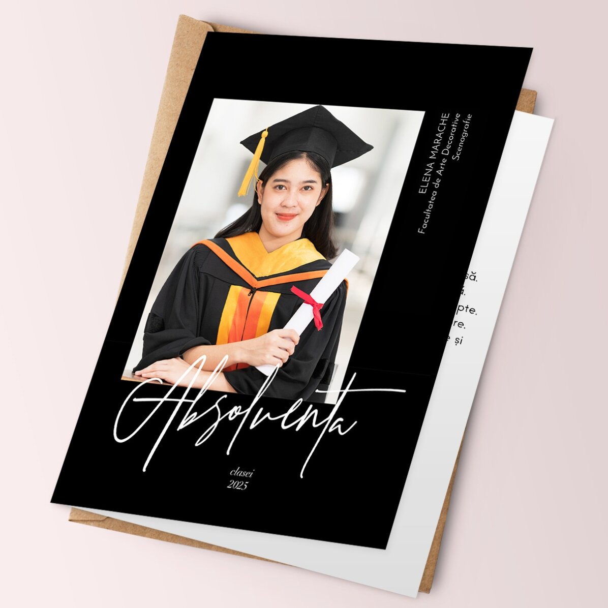 Felicitare personalizată cu o fotografie și text pentru absolvire