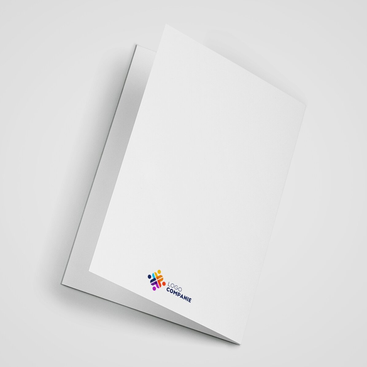 Felicitare personalizată față verso cu text și logo - Magia Crăciunului