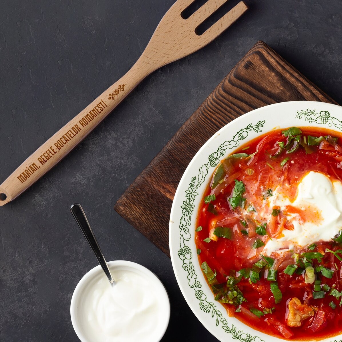 Furculiță de lemn personalizată - Regele bucatelor romănești