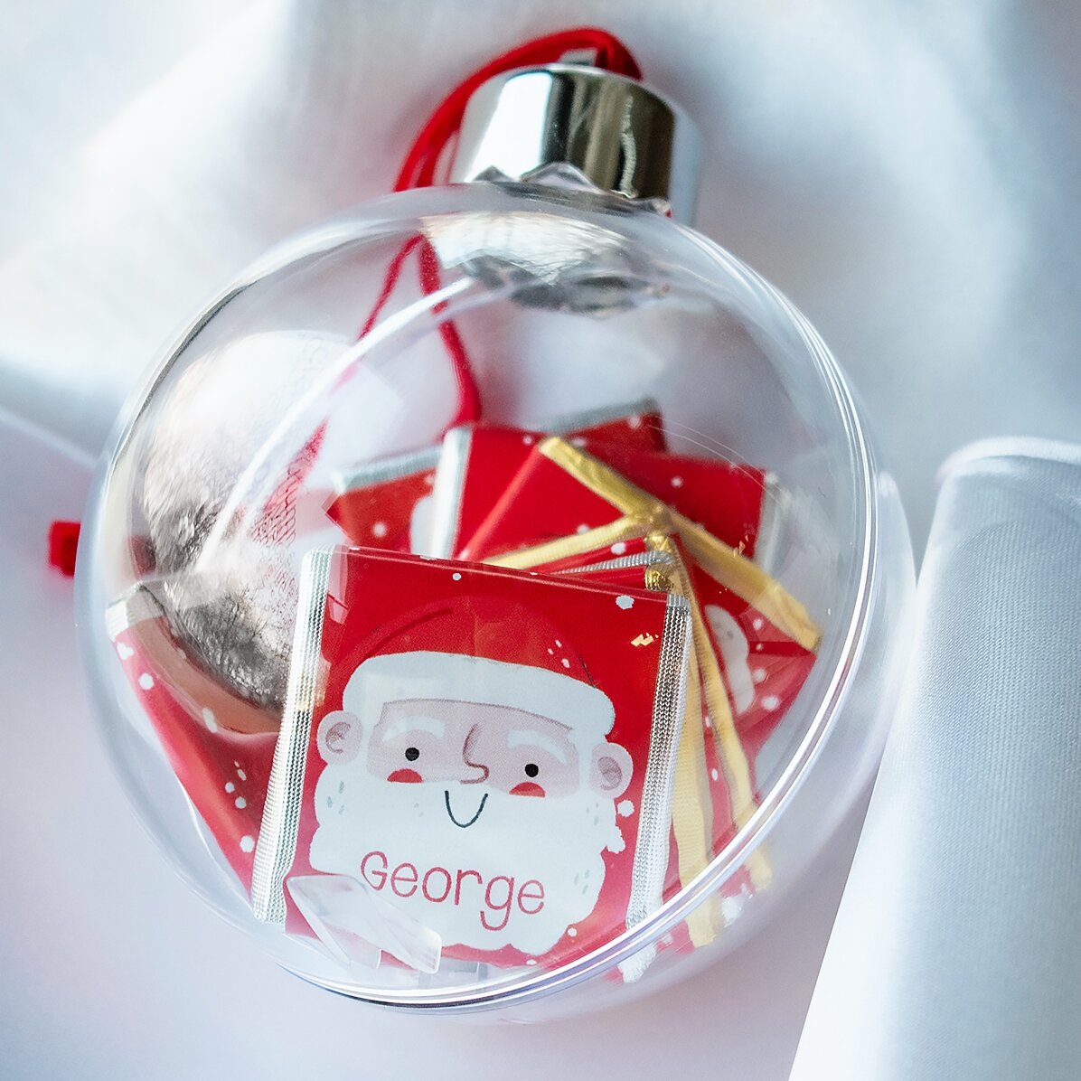 Glob cu 10 mini ciocolățele personalizate cu nume - Moș Crăciun