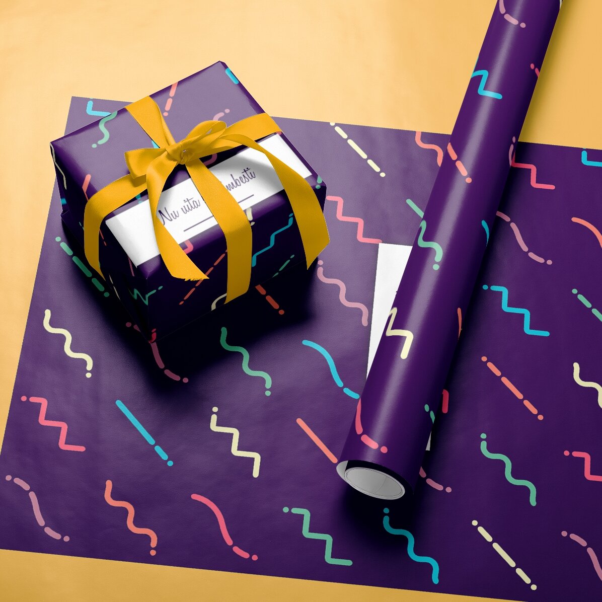 Hârtie de împachetat cadouri personalizată cu text în chenar, fundal mov închis