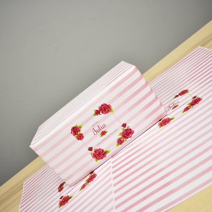 Hârtie de împachetat cadouri personalizată - model trandafiri