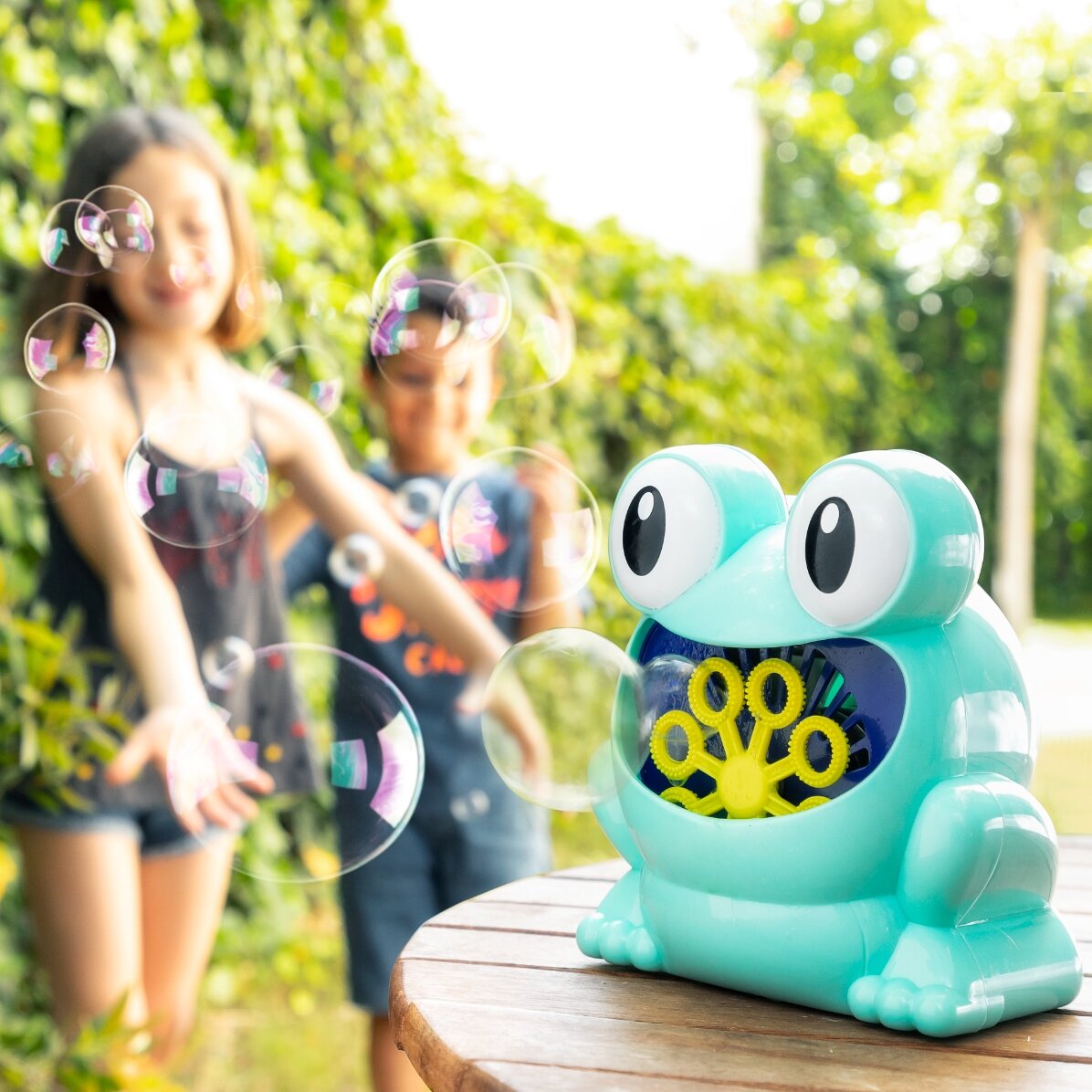 Jucărie broscuță cu difuzor de baloane 