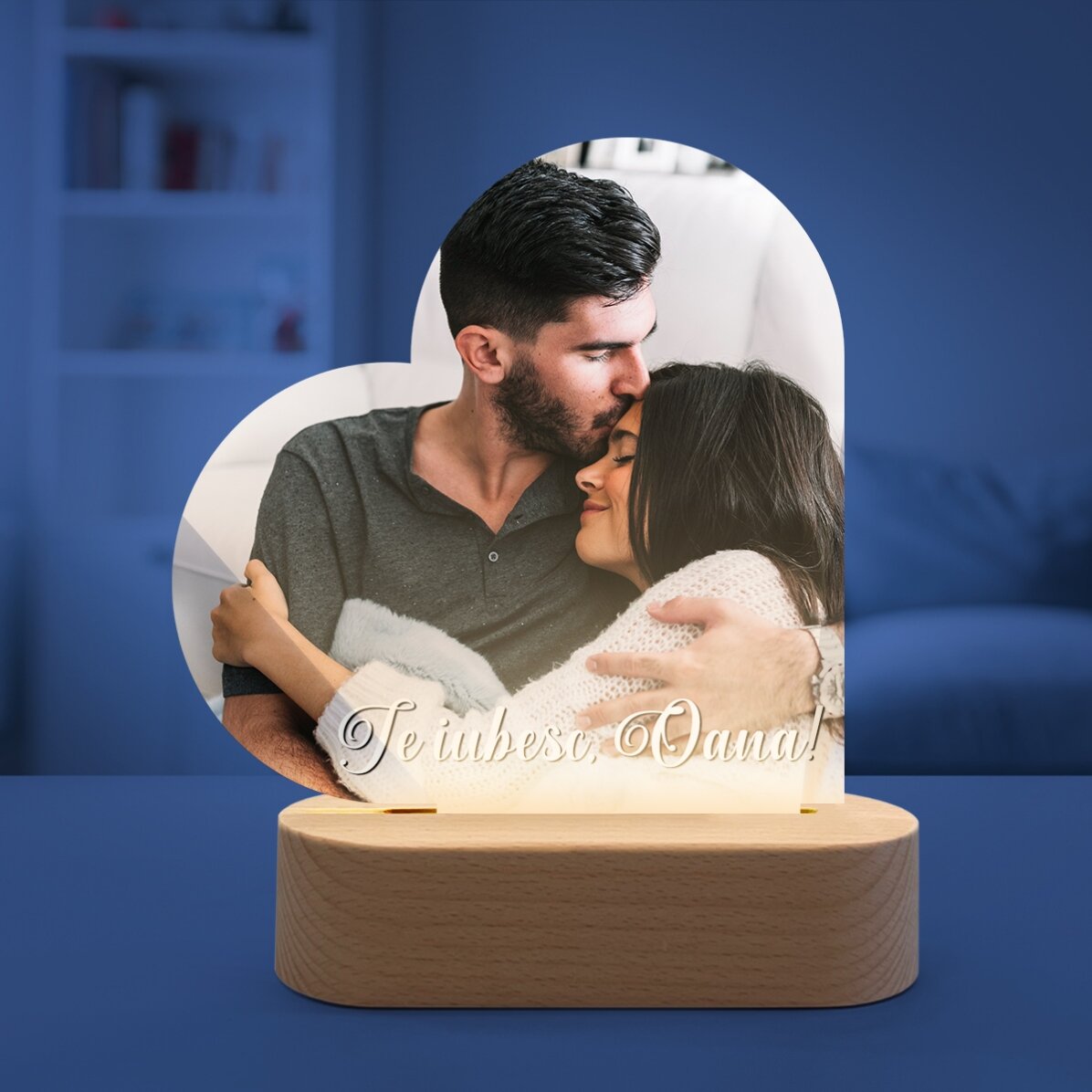 Lampă veghe LED inimă personalizată cu o poză și mesaj