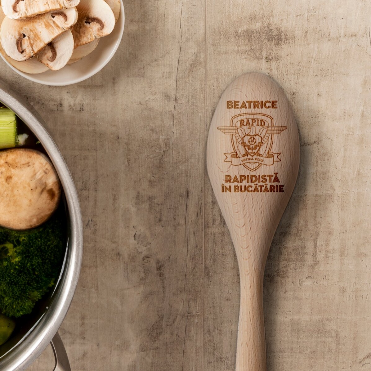 Lingură de lemn FC Rapid personalizată - Rapidistă în bucătărie