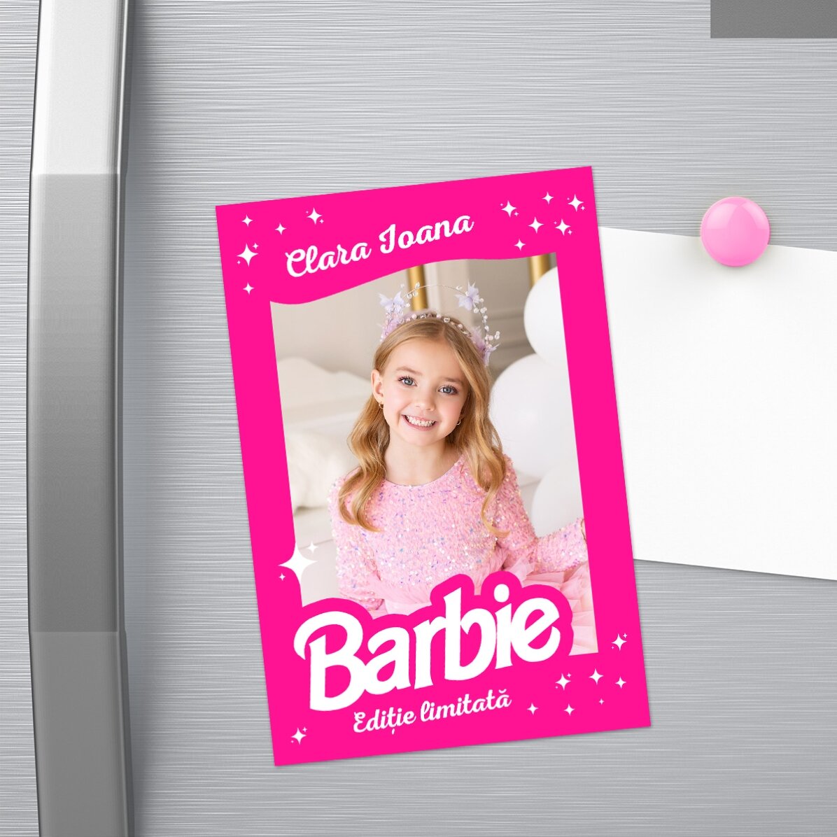 Magnet 10x15 cm personalizat cu o poză și text - Barbie