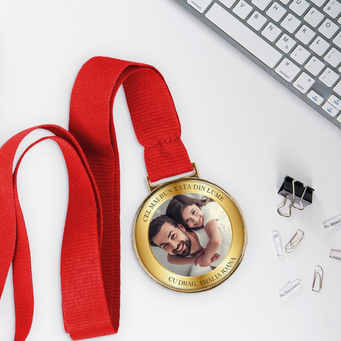 Medalie personalizată cu o poză și text 